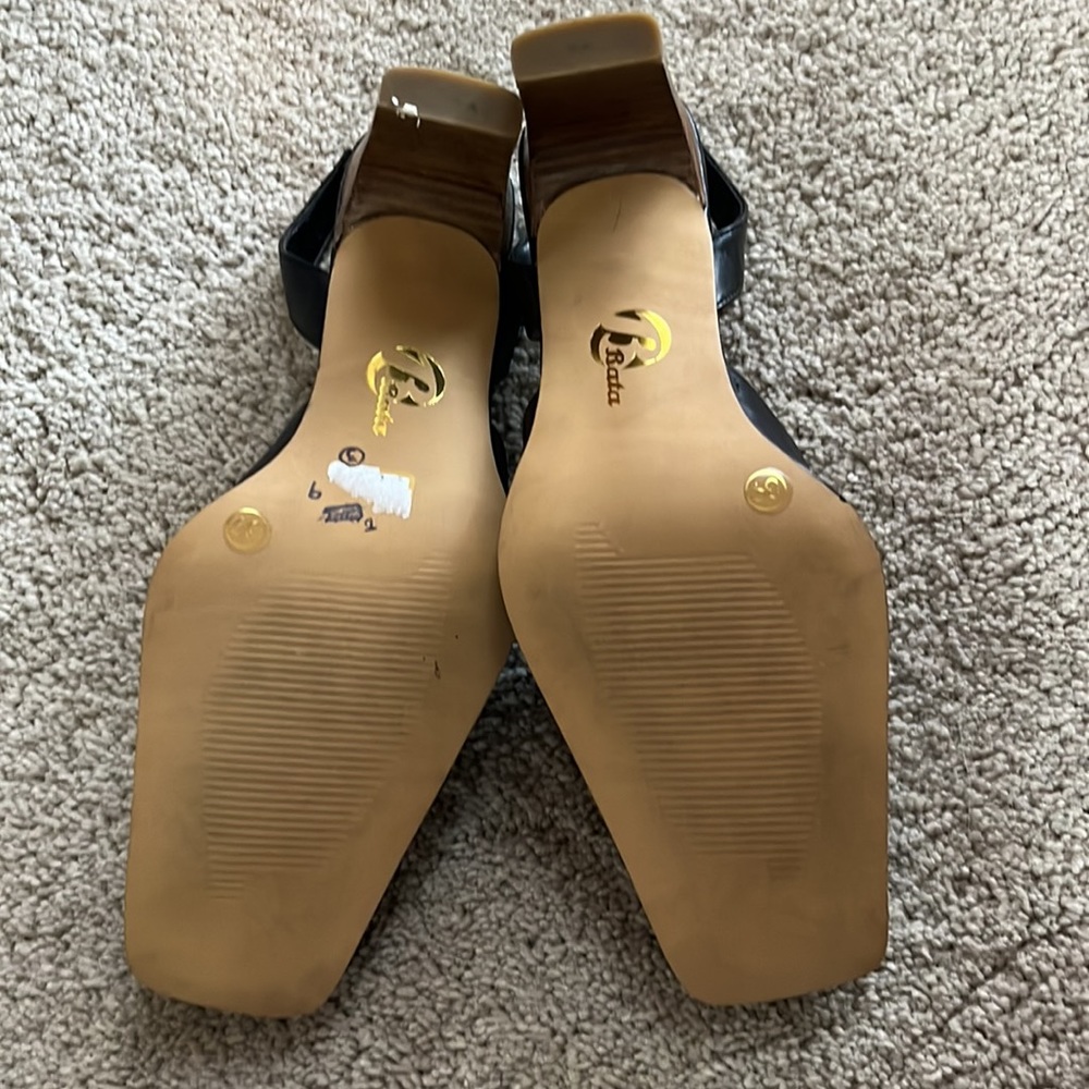 BATA Heels - Picture 4 of 5
